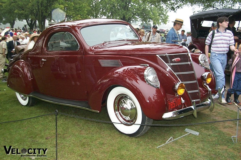 1937 Lincoln Zephyr Coupe