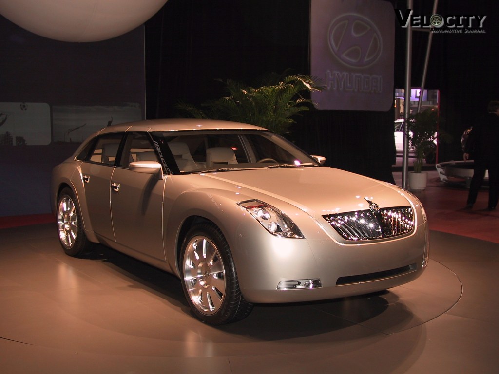 2002 Hyundai HCD-7 (labeled Equus) concept