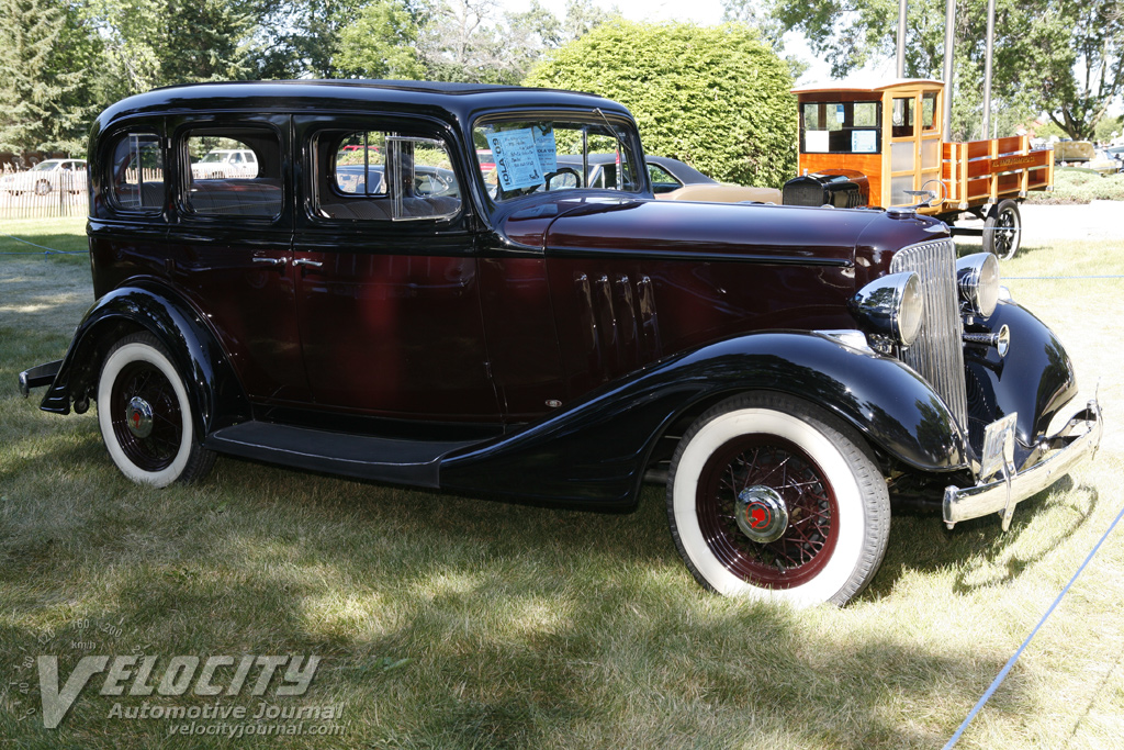 1933 Pontiac 4 door sedan