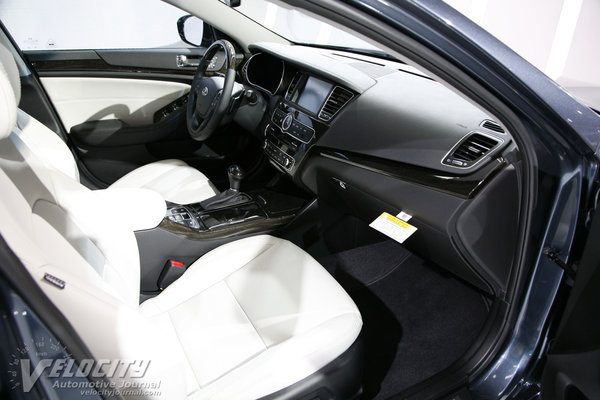 2014 Kia Cadenza Interior