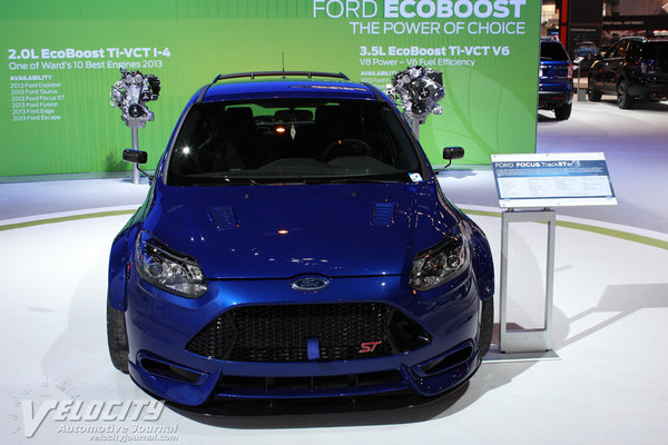 2012 Ford Focus Trackster by fifteen52