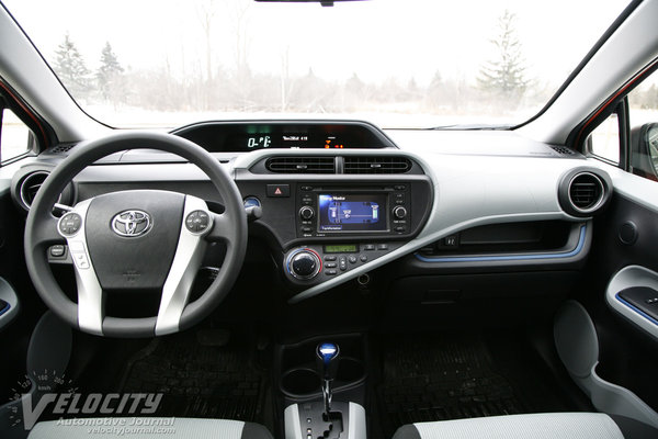 2013 Toyota Prius c Instrumentation