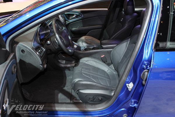 2015 Chrysler 200 S Interior