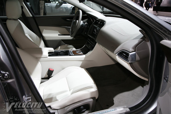 2016 Jaguar XE sedan Interior