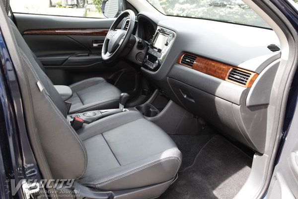 2015 Mitsubishi Outlander Interior