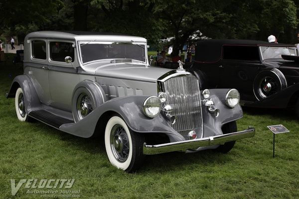 1933 Pierce-Arrow 836 sedan