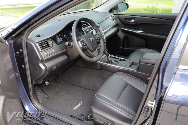 2016 Toyota Camry XLE Hybrid Interior