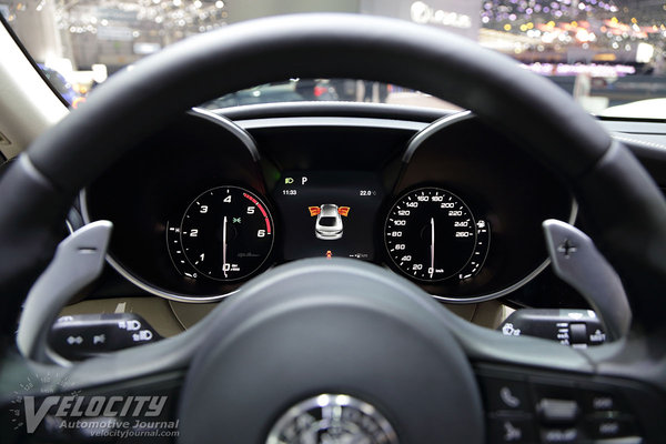 2017 Alfa Romeo Giulia Quadrifoglio Instrumentation