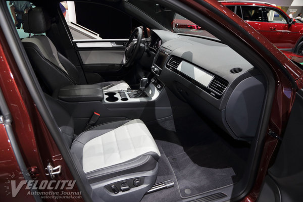 2017 Volkswagen Touareg Interior