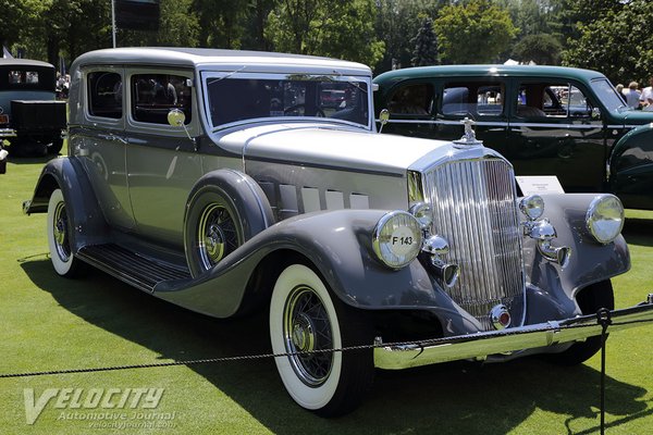 1933 Pierce-Arrow 836 sedan