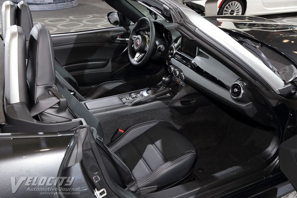 2018 Fiat 124 Spider Interior