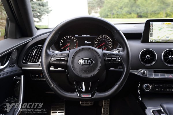 2018 Kia Stinger Instrumentation