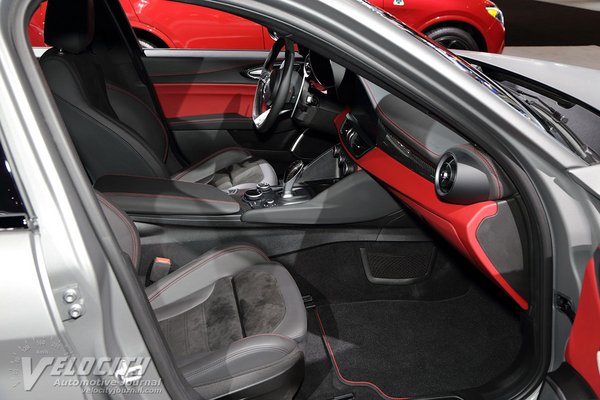 2019 Alfa Romeo Giulia Interior