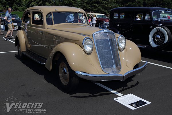 1935 Hupmobile 527T sedan