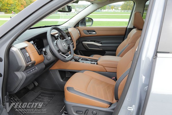 2022 Nissan Pathfinder Platinum Interior