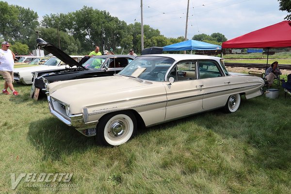 1961 Oldsmobile Super 88 4d sedan