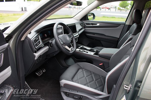 2024 Volkswagen Atlas Peak edition Interior