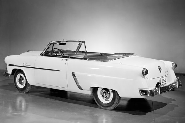 1952 Ford Crestline Sunliner convertible