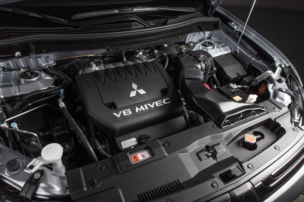 2014 Mitsubishi Outlander Engine