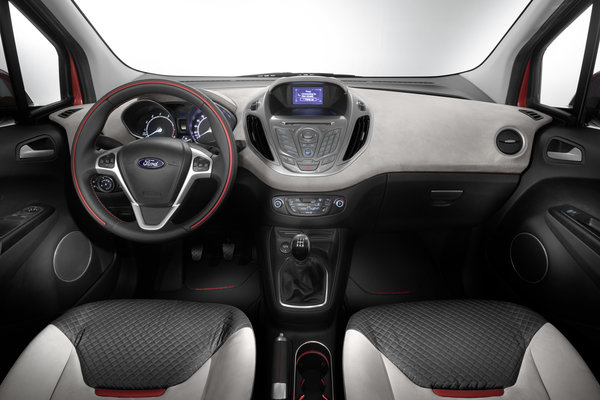 2014 Ford Tourneo Courier Interior