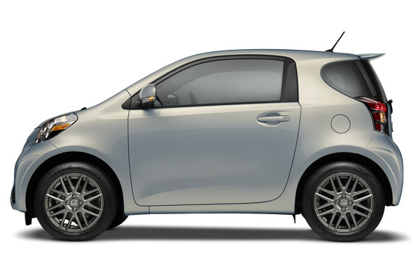 2014 Scion 10 Series iQ