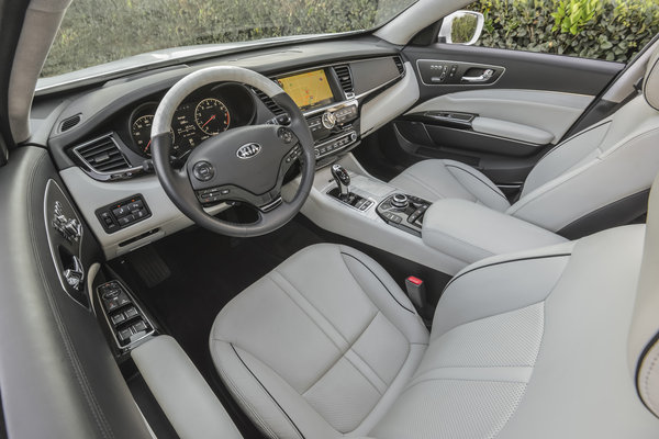 2015 Kia K900 Interior