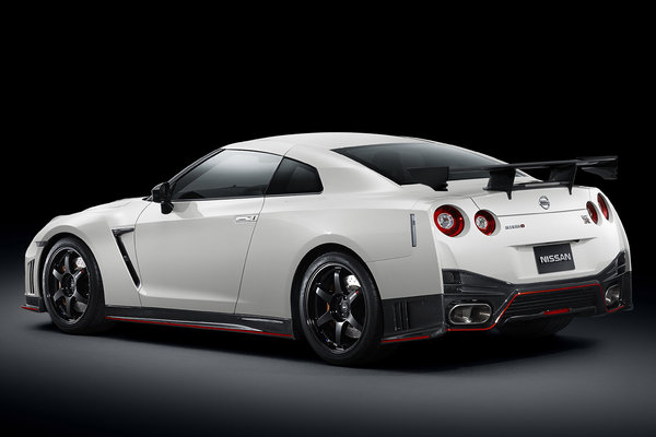 2015 Nissan GT-R NISMO