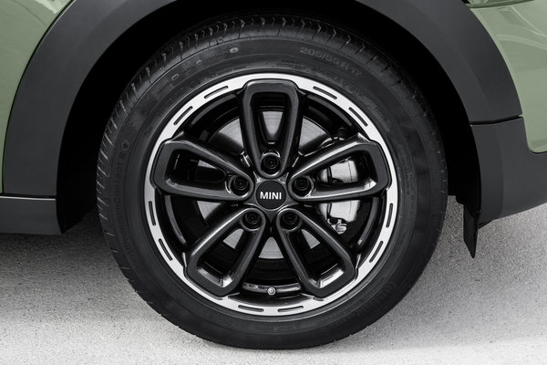 2015 Mini Countryman Wheel