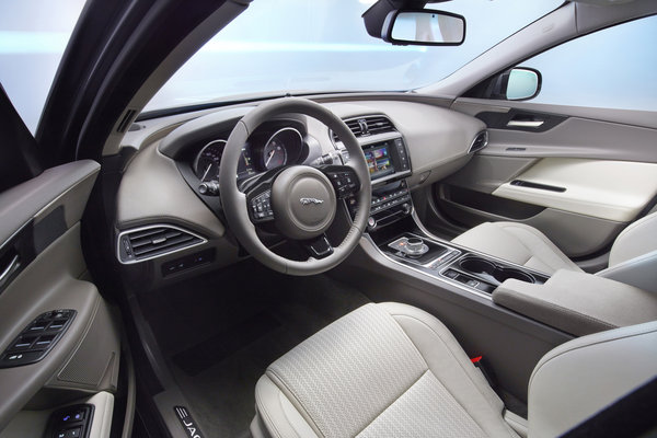 2016 Jaguar XE sedan Interior