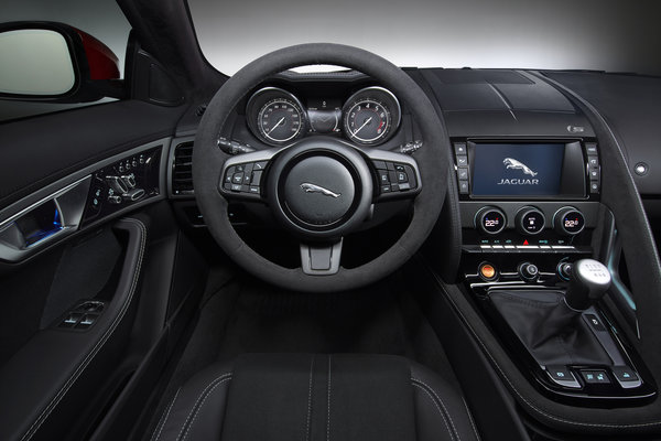 2016 Jaguar F-Type Convertible Instrumentation