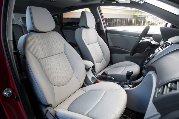 2015 Hyundai Accent 5d Interior