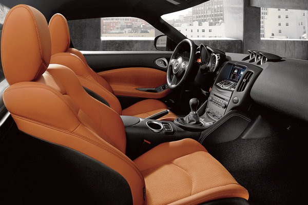 2015 Nissan 370Z Interior