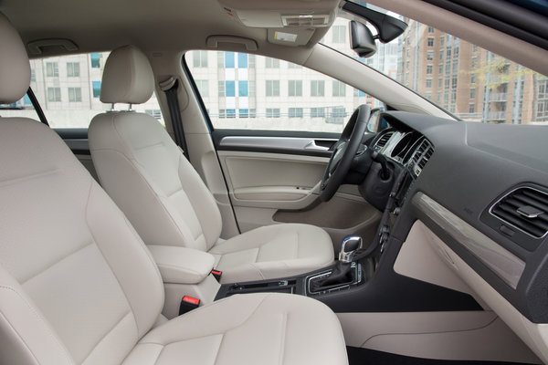 2015 Volkswagen e-Golf Interior