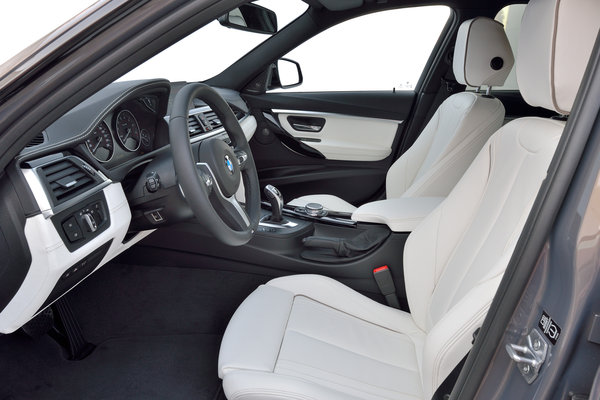 2016 BMW 3-Series sedan Interior