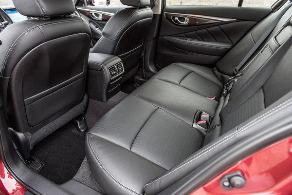 2016 Infiniti Q50 Interior