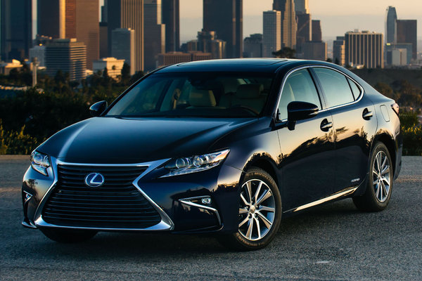 2016 Lexus ES 300h