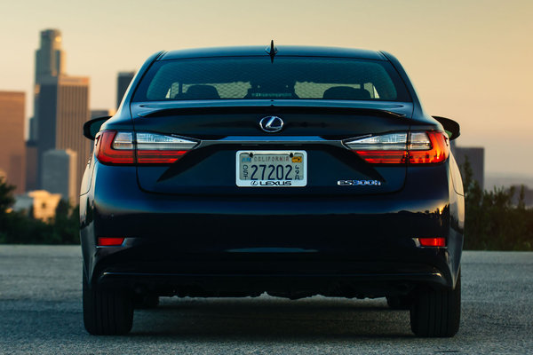 2016 Lexus ES 300h