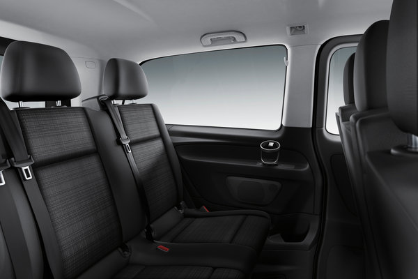 2016 Mercedes-Benz Metris passenger van Interior