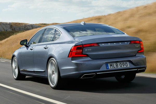 2017 Volvo S90