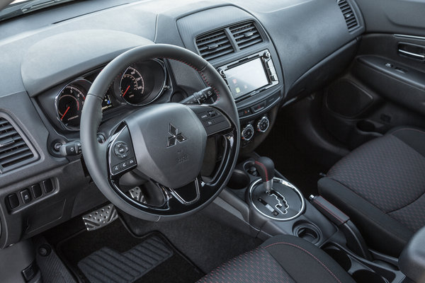 2017 Mitsubishi Outlander Sport LE  Interior