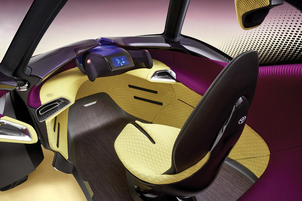 2017 Toyota i-TRIL Interior