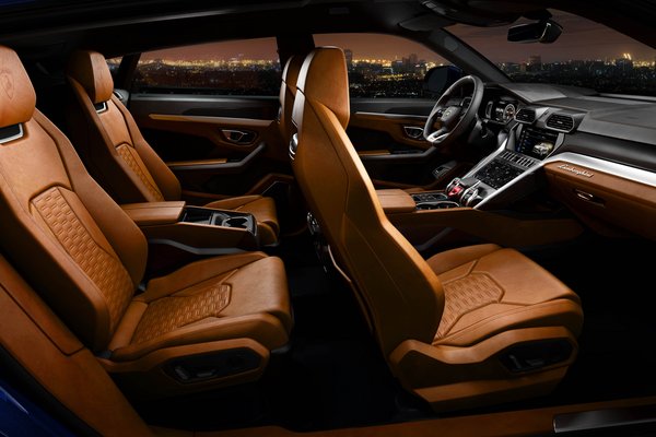 2018 Lamborghini Urus Interior