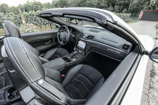 2018 Maserati GranTurismo convertible Interior