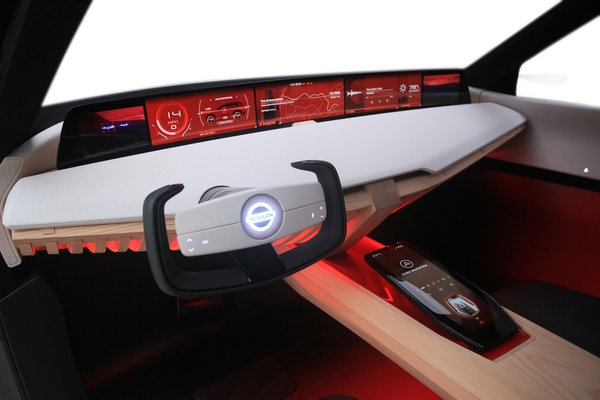 2018 Nissan Xmotion Instrumentation