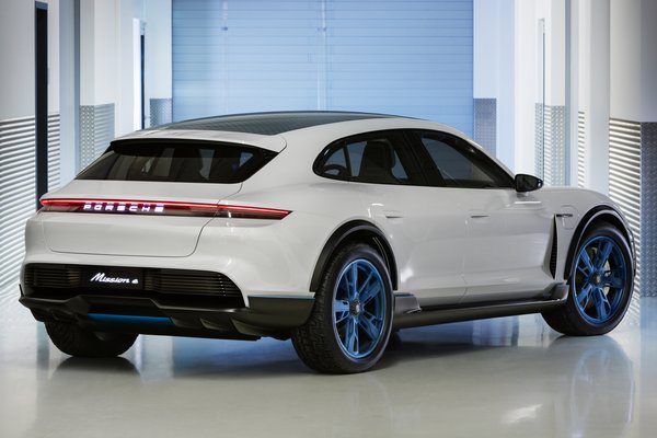 2018 Porsche Mission E Cross Turismo