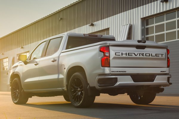 2018 Chevrolet Silverado RST Street