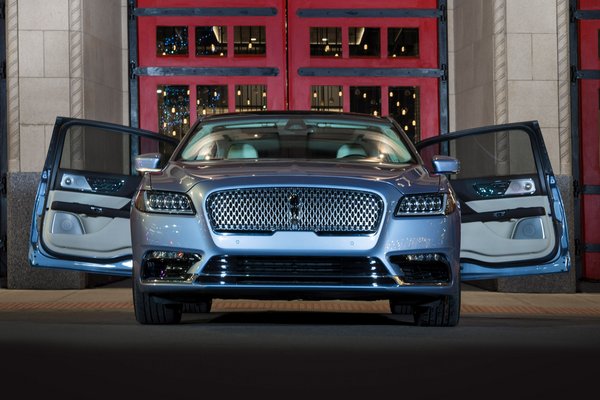 2019 Lincoln Continental Coach Door