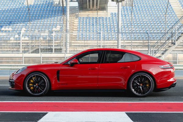 2019 Porsche Panamera GTS