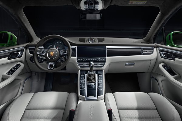 2020 Porsche Macan Turbo Interior