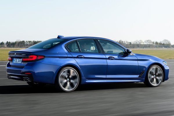 2021 BMW 5-Series 530e sedan